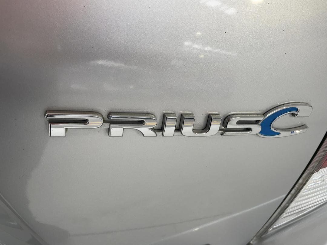 Photo '37' of Toyota Prius C