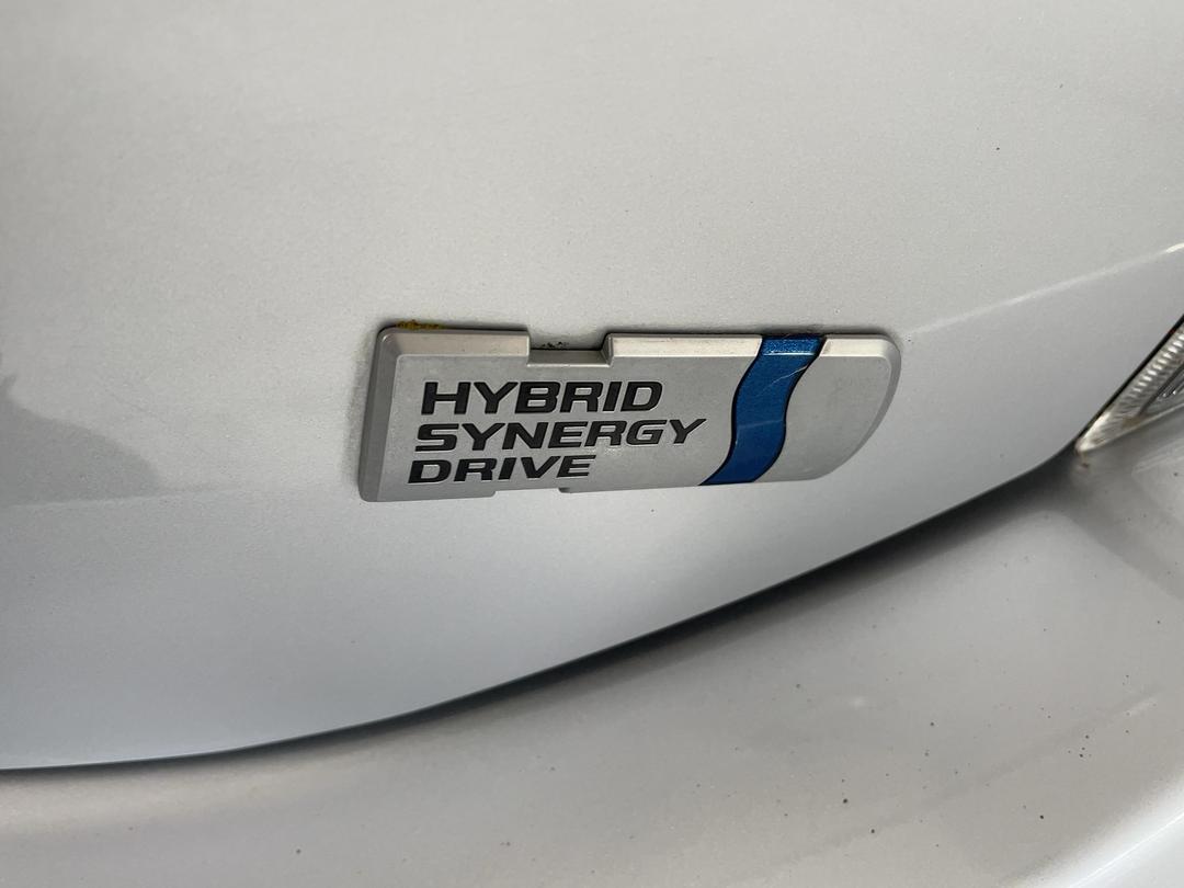 Photo '38' of Toyota Prius C