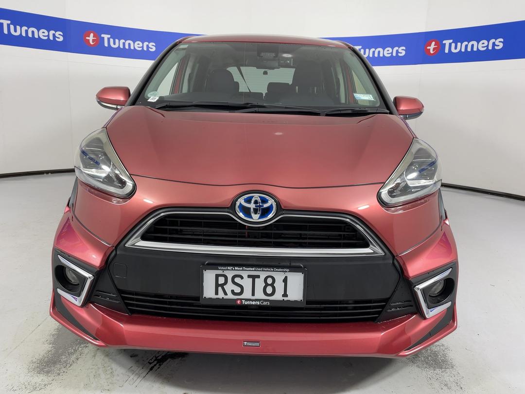 Photo '2' of Toyota Sienta