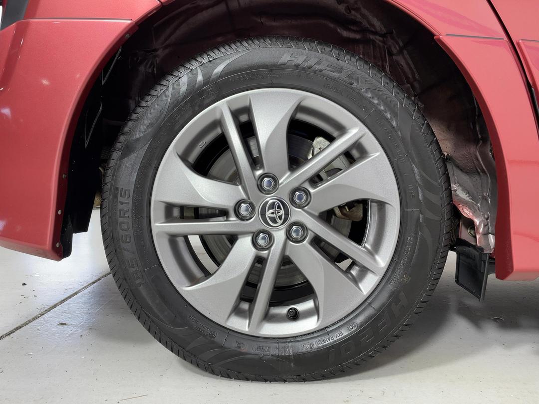 Photo '12' of Toyota Sienta