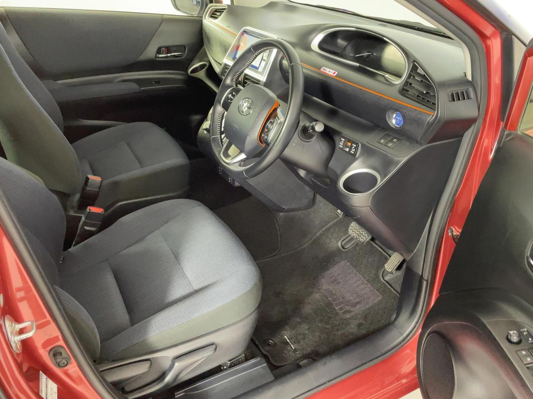 Photo '16' of Toyota Sienta