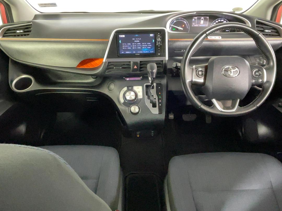Photo '17' of Toyota Sienta