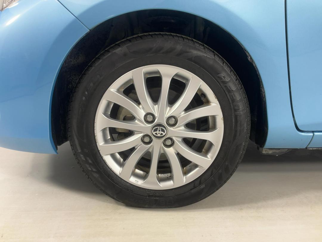 Photo '10' of Toyota Yaris