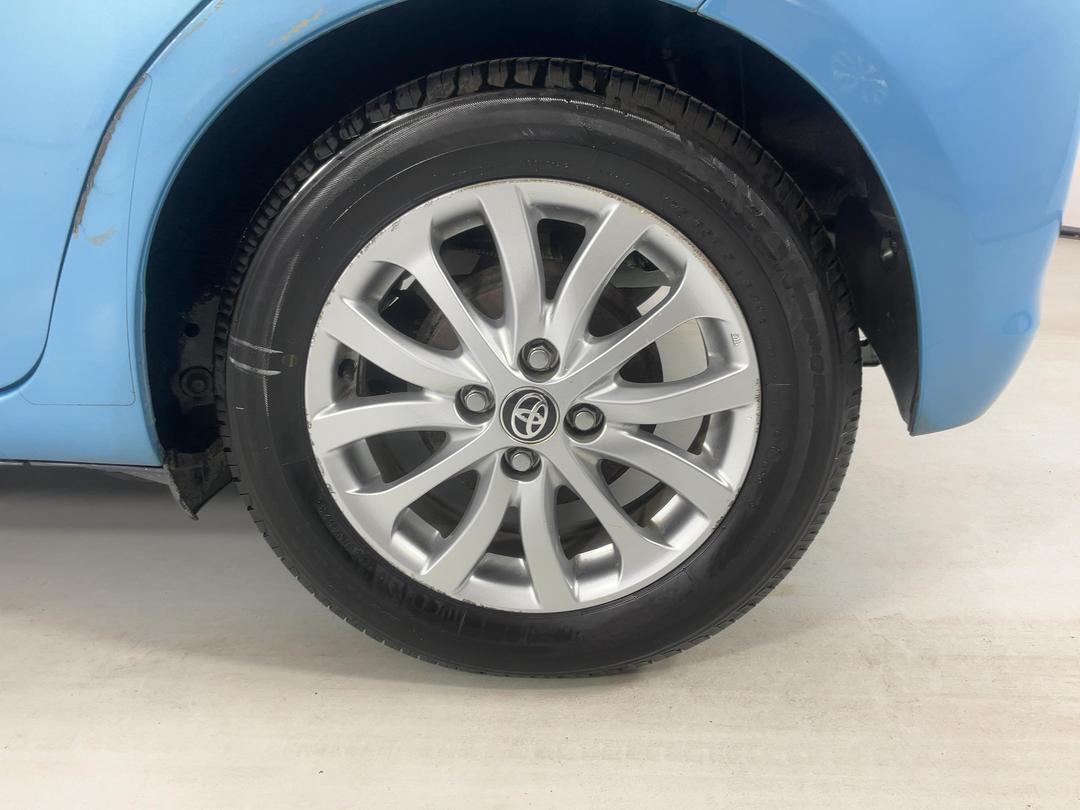 Photo '11' of Toyota Yaris