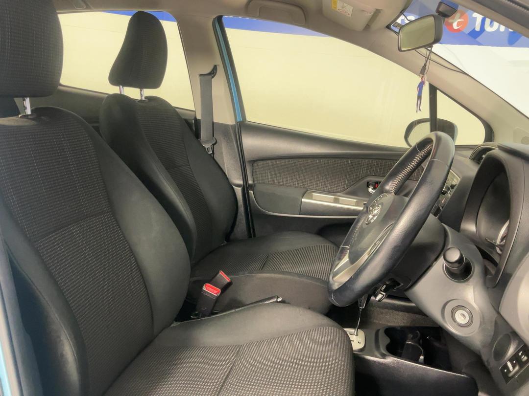 Photo '16' of Toyota Yaris