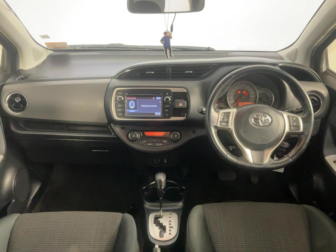 Photo '17' of Toyota Yaris