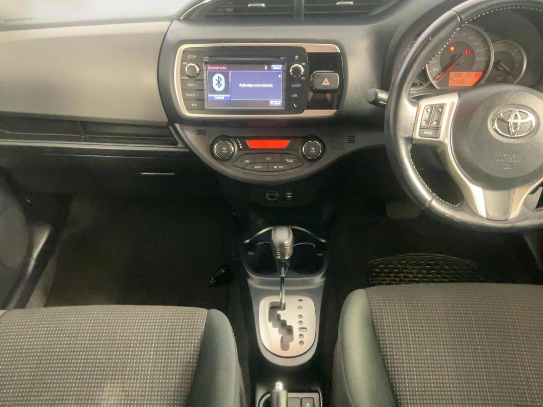 Photo '18' of Toyota Yaris