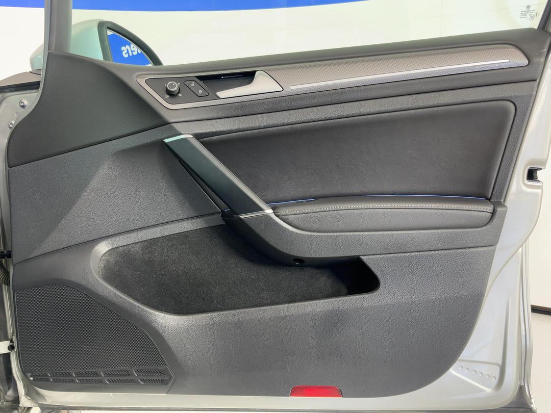 Photo '15' of Volkswagen Golf