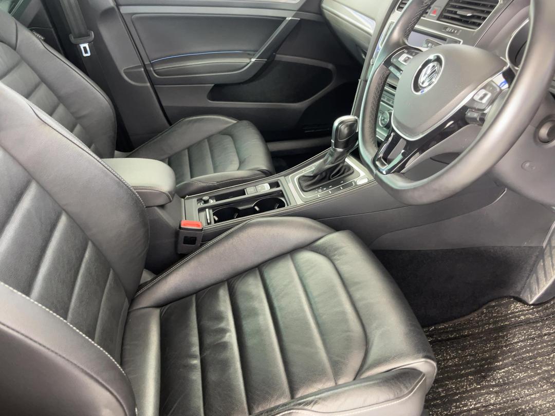 Photo '16' of Volkswagen Golf