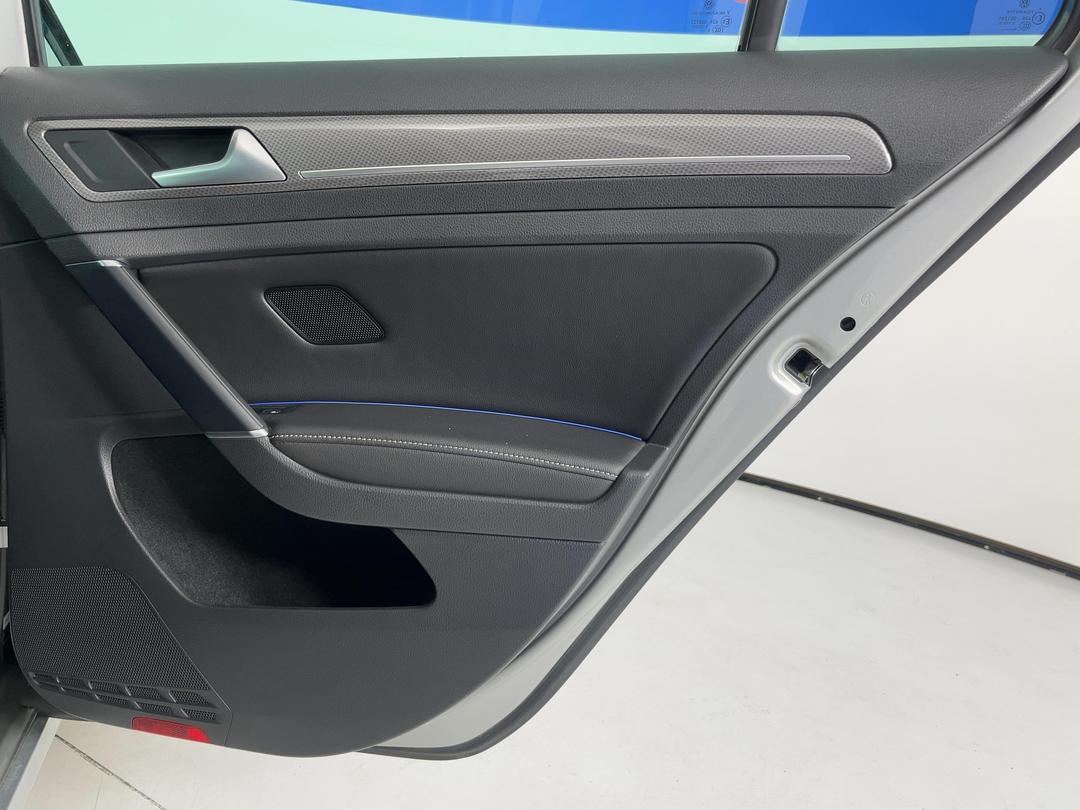 Photo '19' of Volkswagen Golf