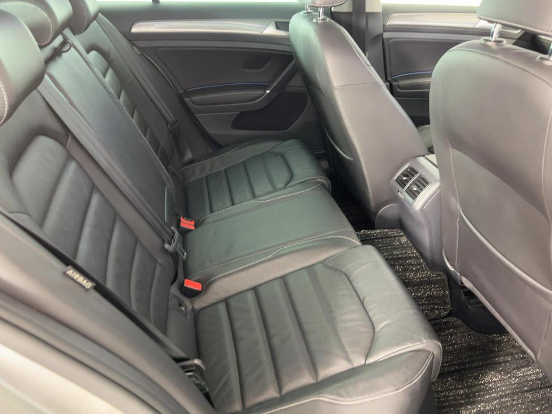 Photo '20' of Volkswagen Golf