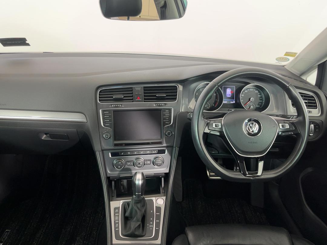 Photo '17' of Volkswagen Golf