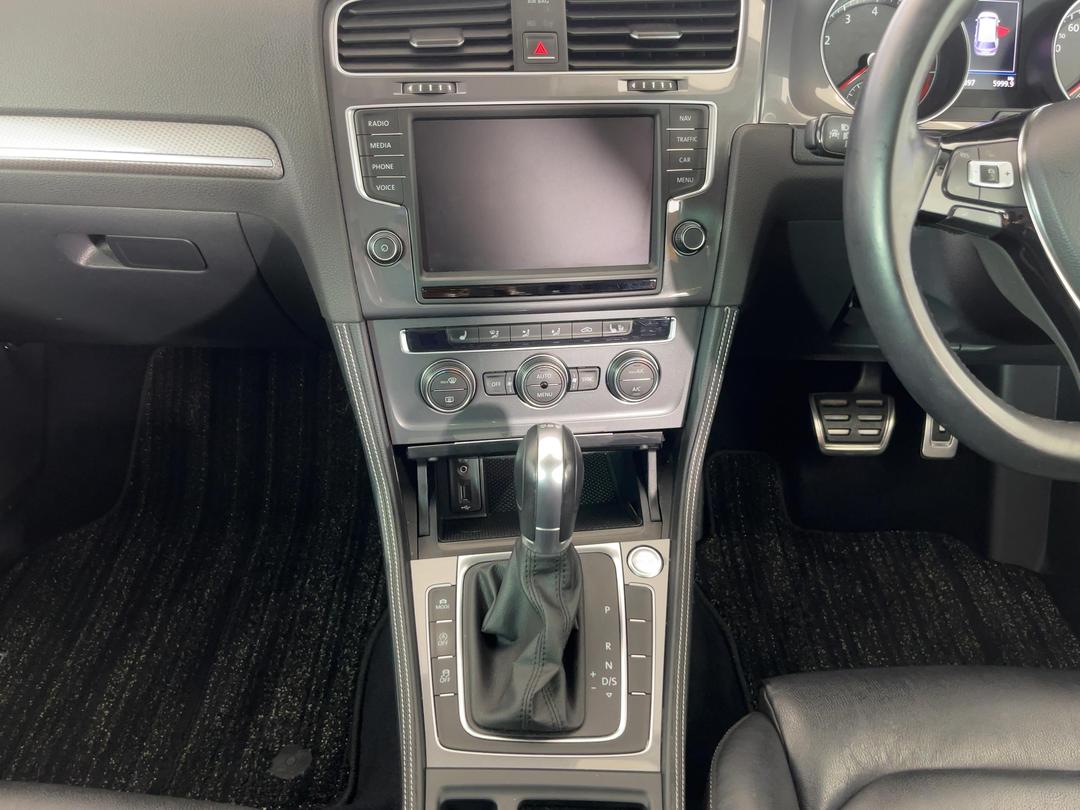Photo '18' of Volkswagen Golf