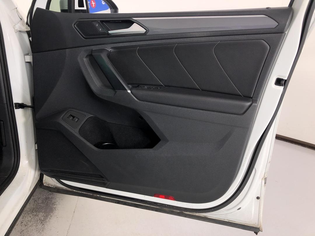Photo '13' of Volkswagen Tiguan TSI R-Line 4Motion