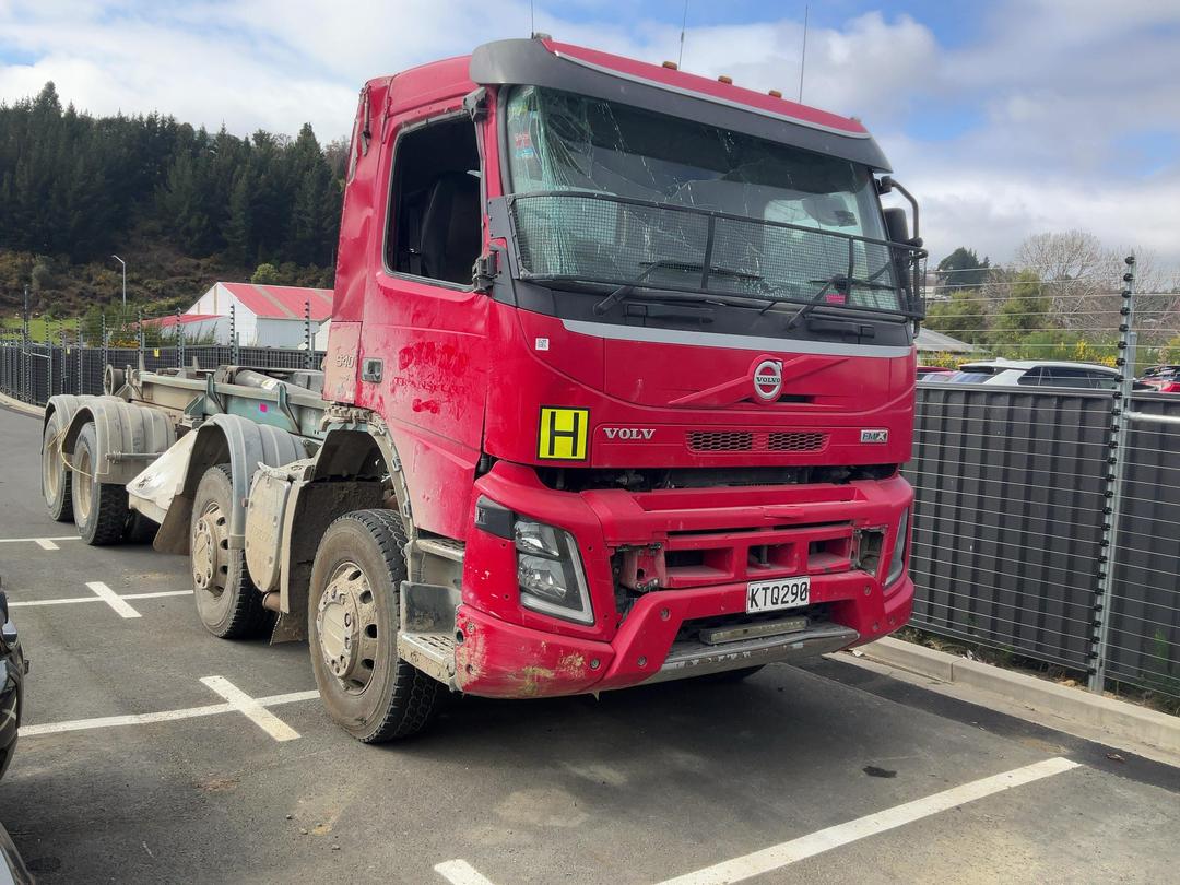 Photo '1' of Volvo FMX 540 SERIES 4 8X4R Horse Truck