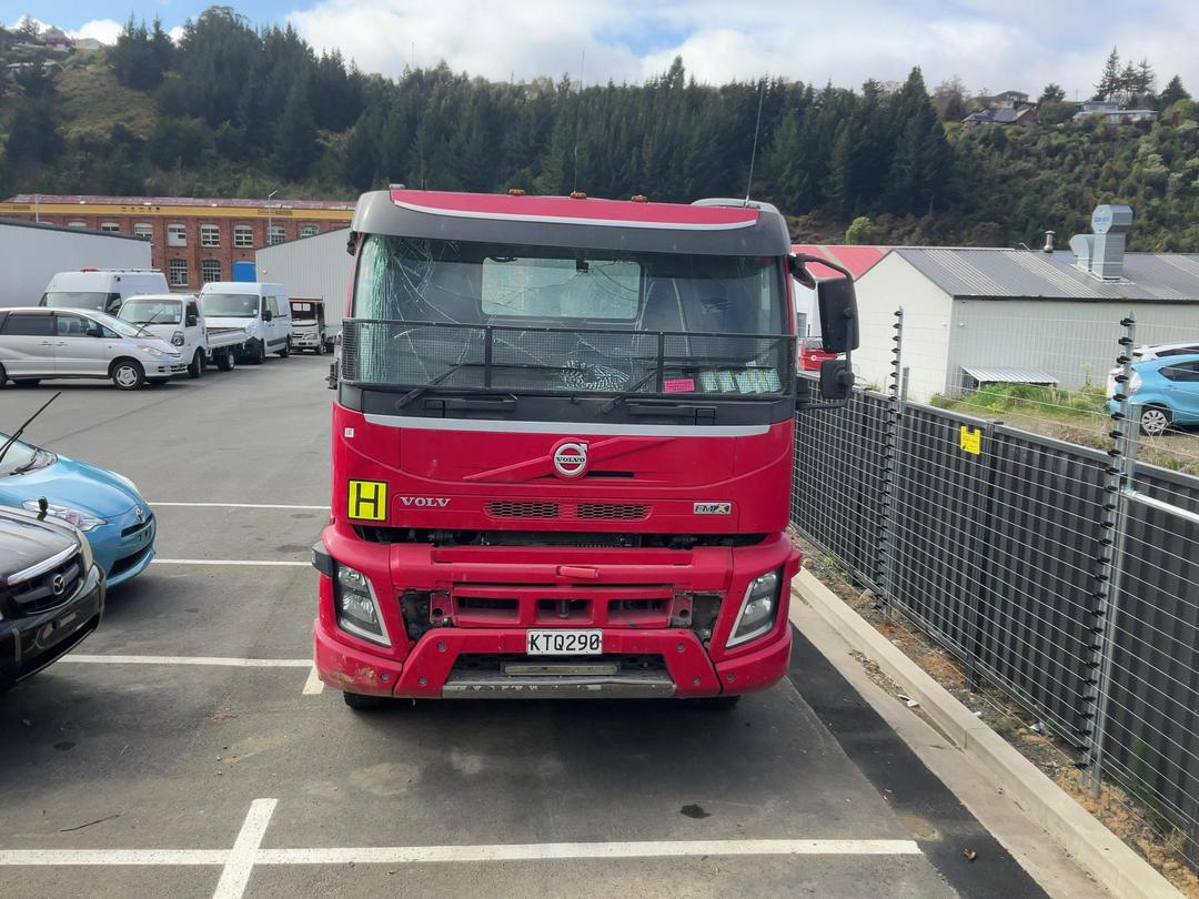 Photo '3' of Volvo FMX 540 SERIES 4 8X4R Horse Truck