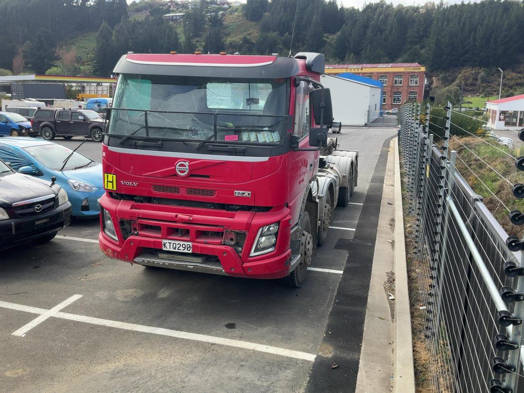Photo '4' of Volvo FMX 540 SERIES 4 8X4R Horse Truck