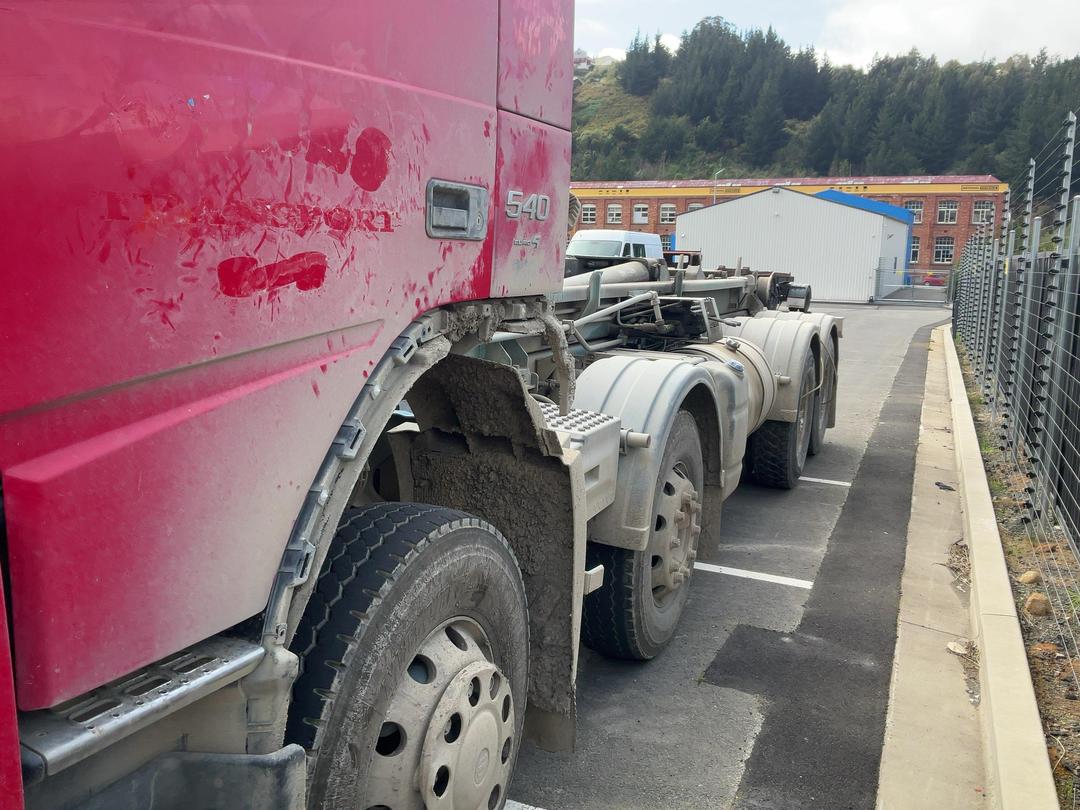 Photo '5' of Volvo FMX 540 SERIES 4 8X4R Horse Truck