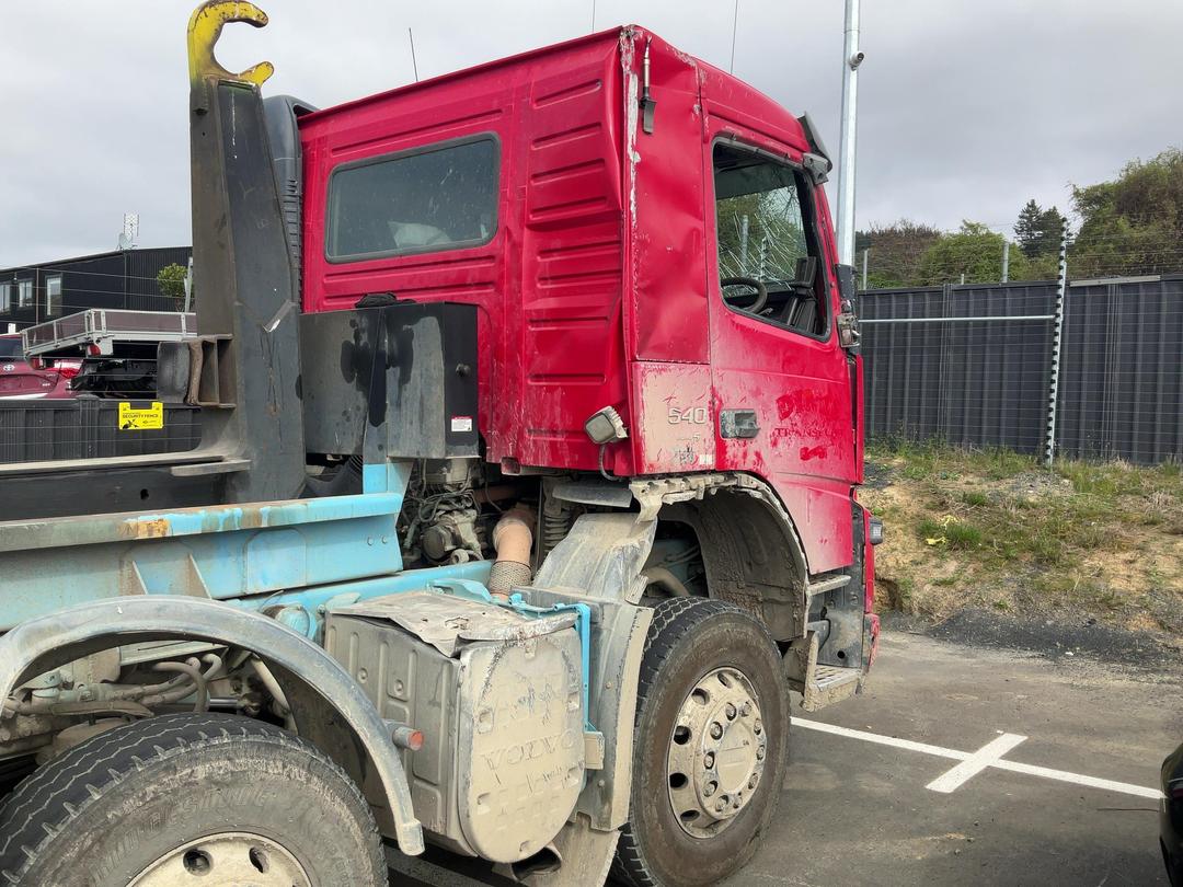 Photo '12' of Volvo FMX 540 SERIES 4 8X4R Horse Truck