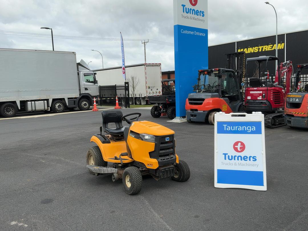 Photo '1' of Cub Cadet LX42" Mower