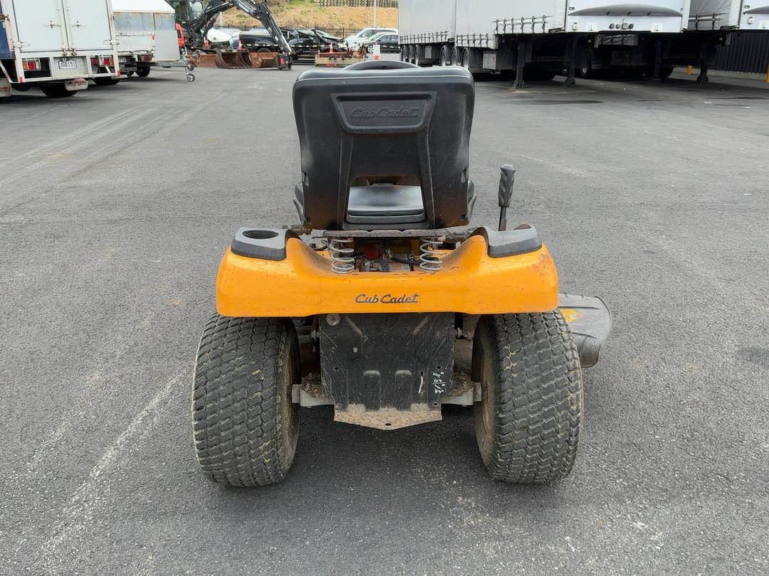 Photo '5' of Cub Cadet LX42" Mower