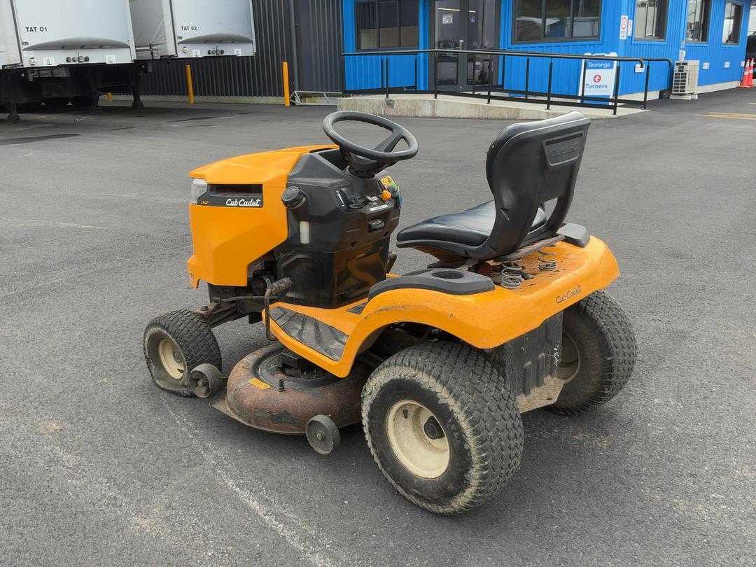 Photo '6' of Cub Cadet LX42" Mower