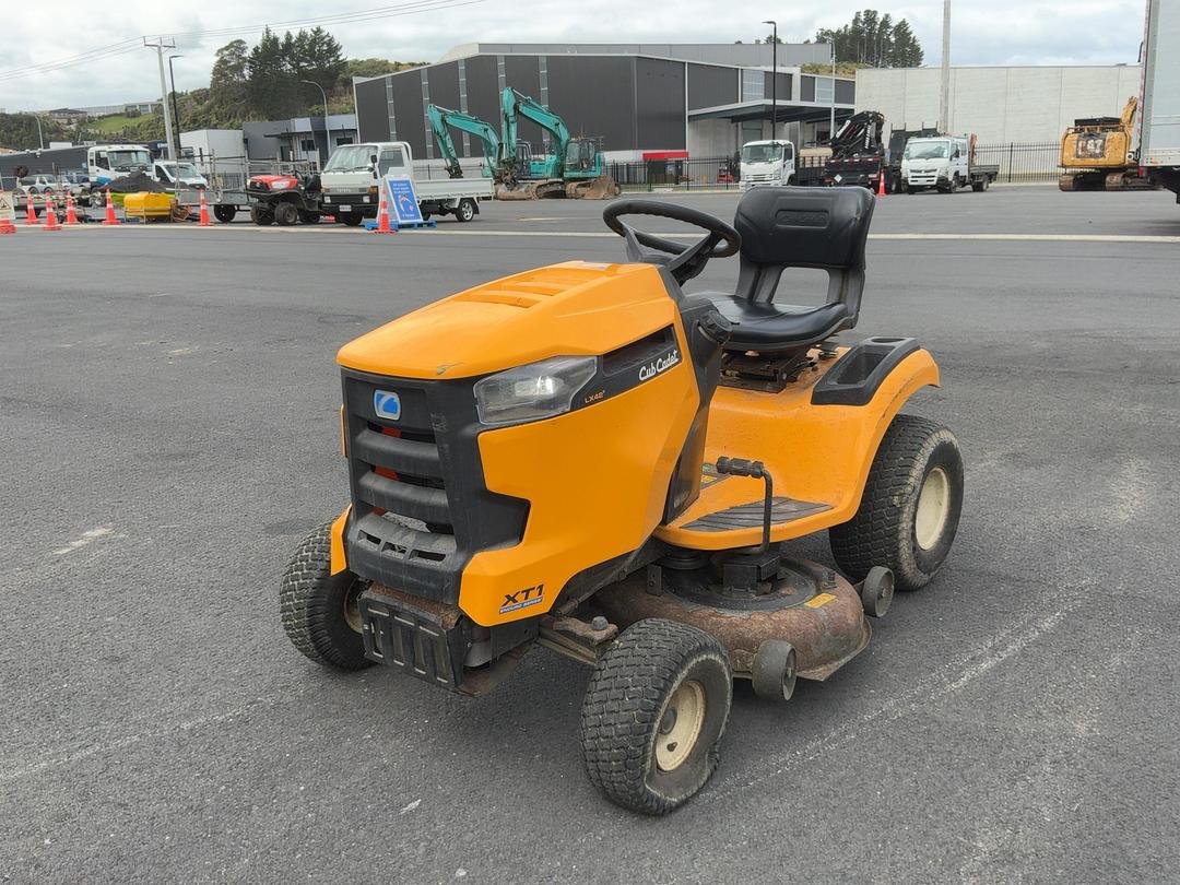Photo '9' of Cub Cadet LX42" Mower