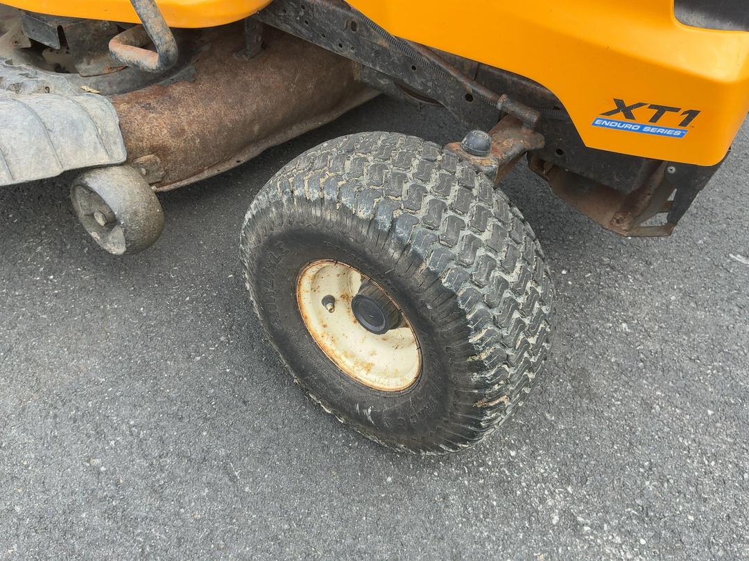 Photo '18' of Cub Cadet LX42" Mower