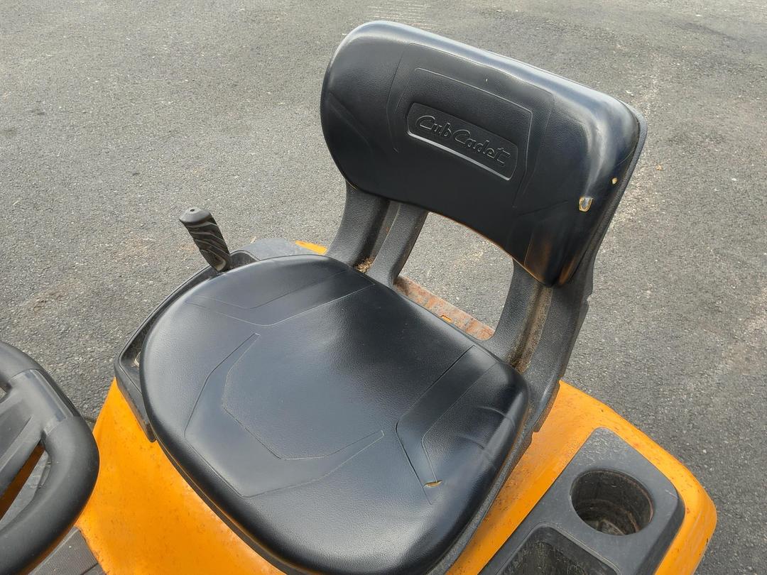 Photo '11' of Cub Cadet LX42" Mower