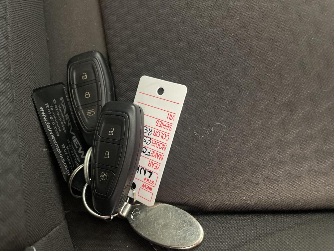 Photo '22' of Ford Escape