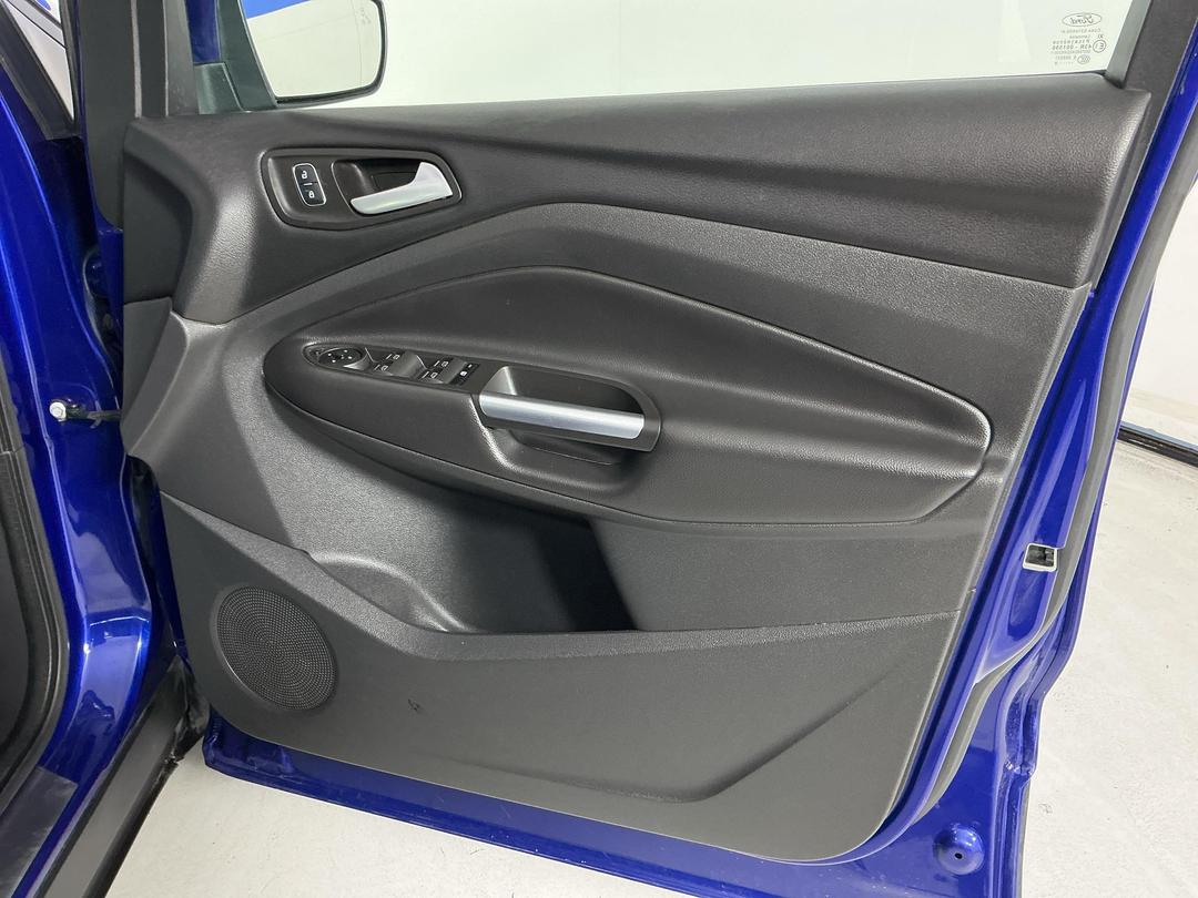 Photo '15' of Ford Escape