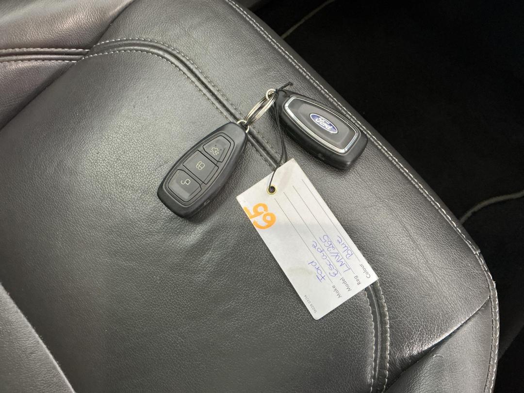 Photo '22' of Ford Escape