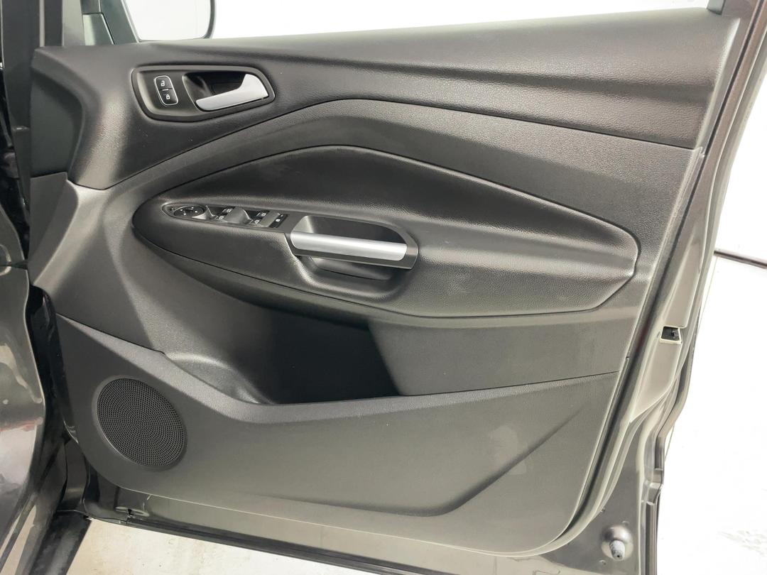 Photo '15' of Ford Escape