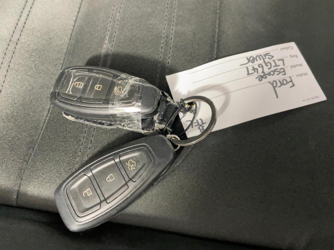 Photo '22' of Ford Escape
