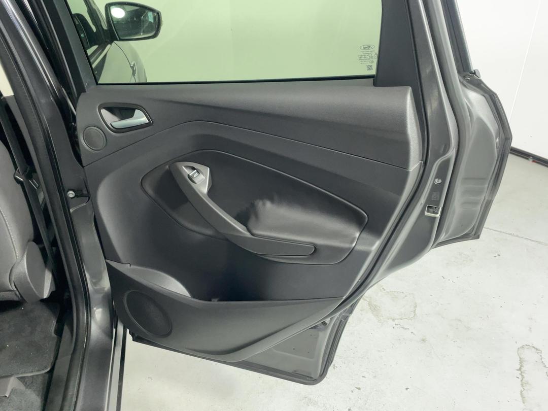 Photo '19' of Ford Escape