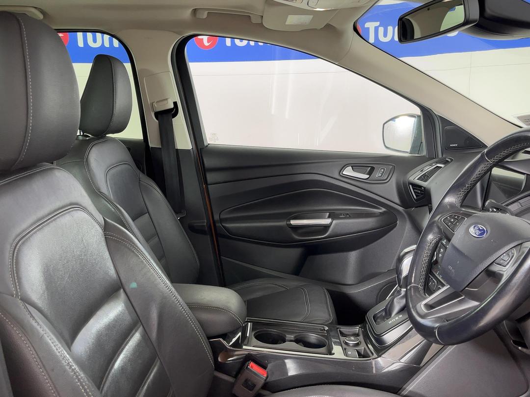 Photo '16' of Ford Escape