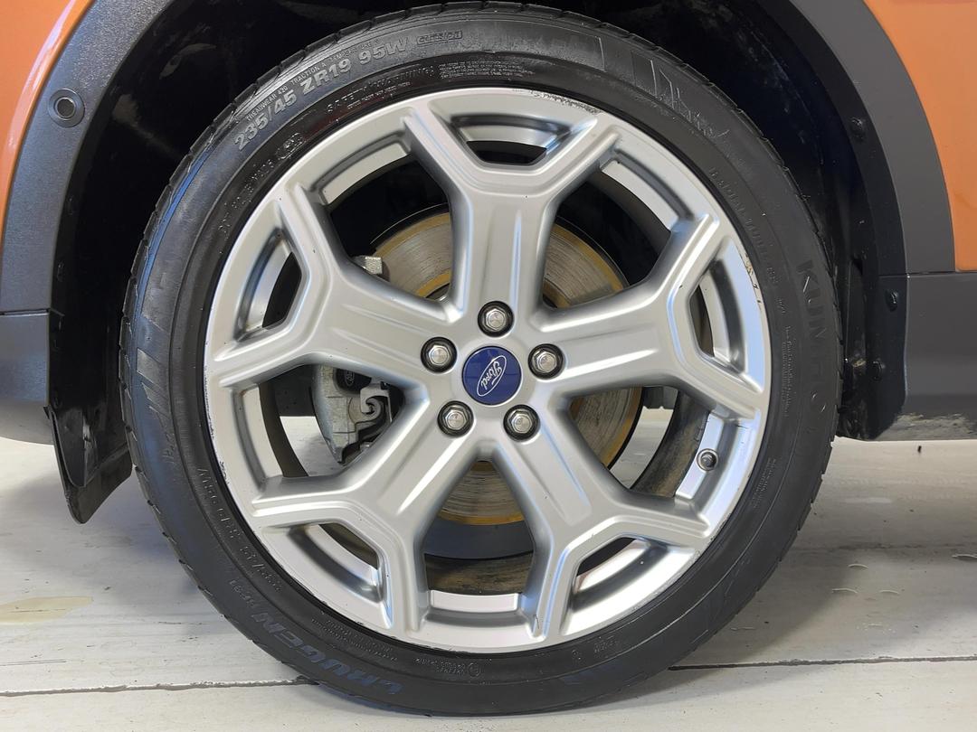 Photo '10' of Ford Escape