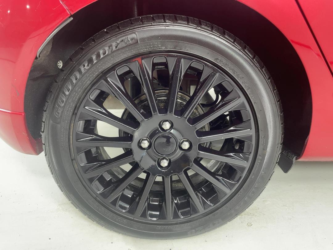 Photo '12' of Ford Fiesta