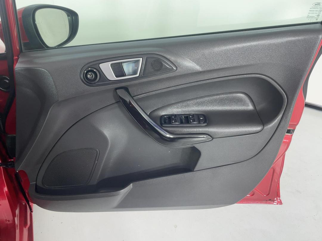 Photo '15' of Ford Fiesta