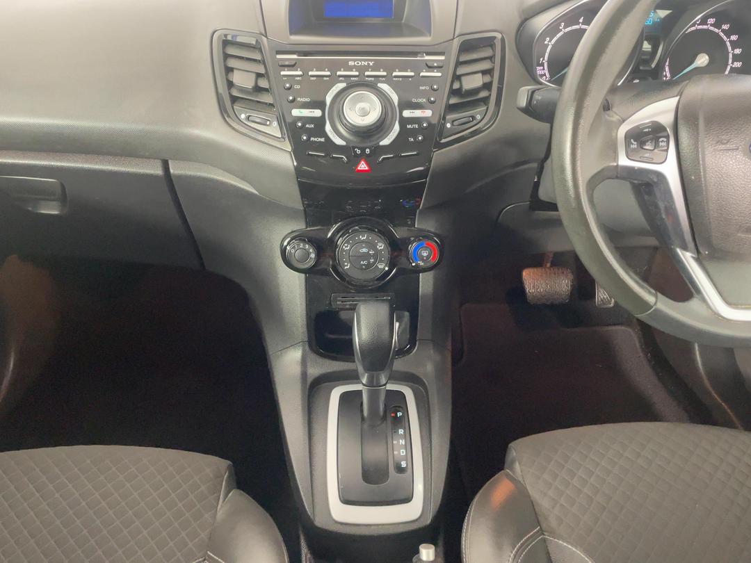 Photo '18' of Ford Fiesta