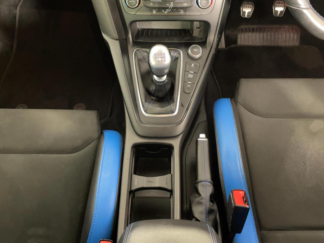 Photo '18' of Ford Focus
