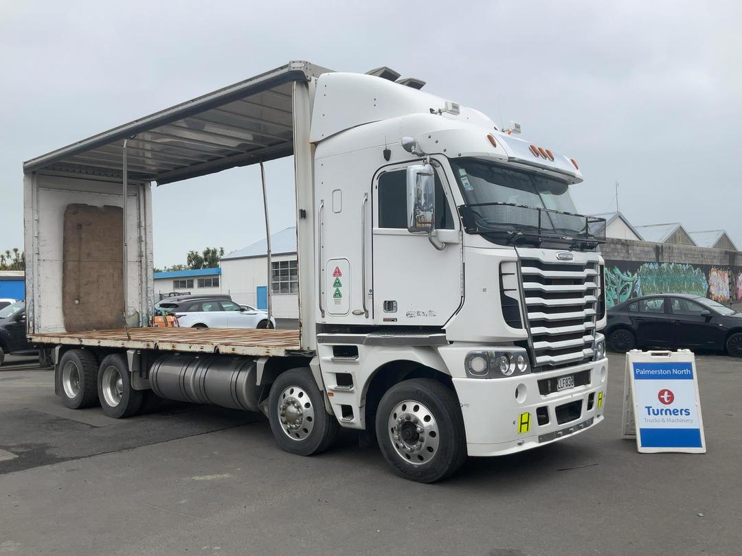 Photo '1' of Freightliner FRL Argosy 8X4 Curtainsider