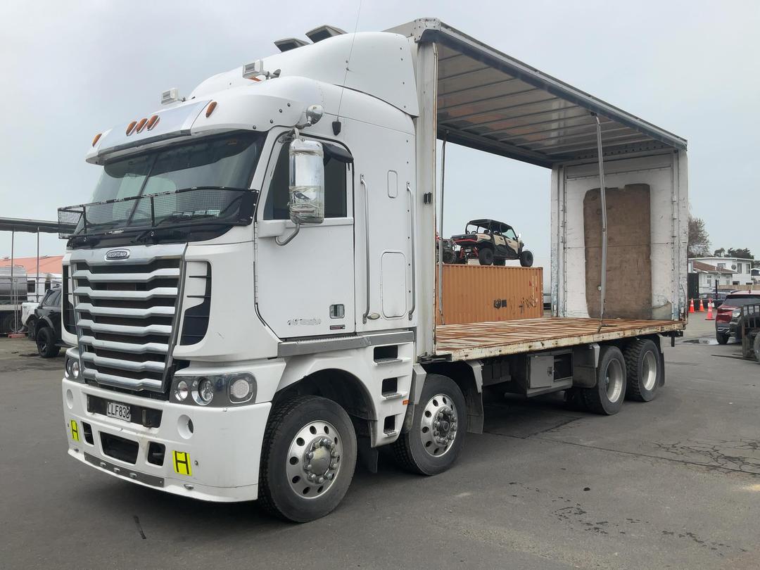 Photo '9' of Freightliner FRL Argosy 8X4 Curtainsider