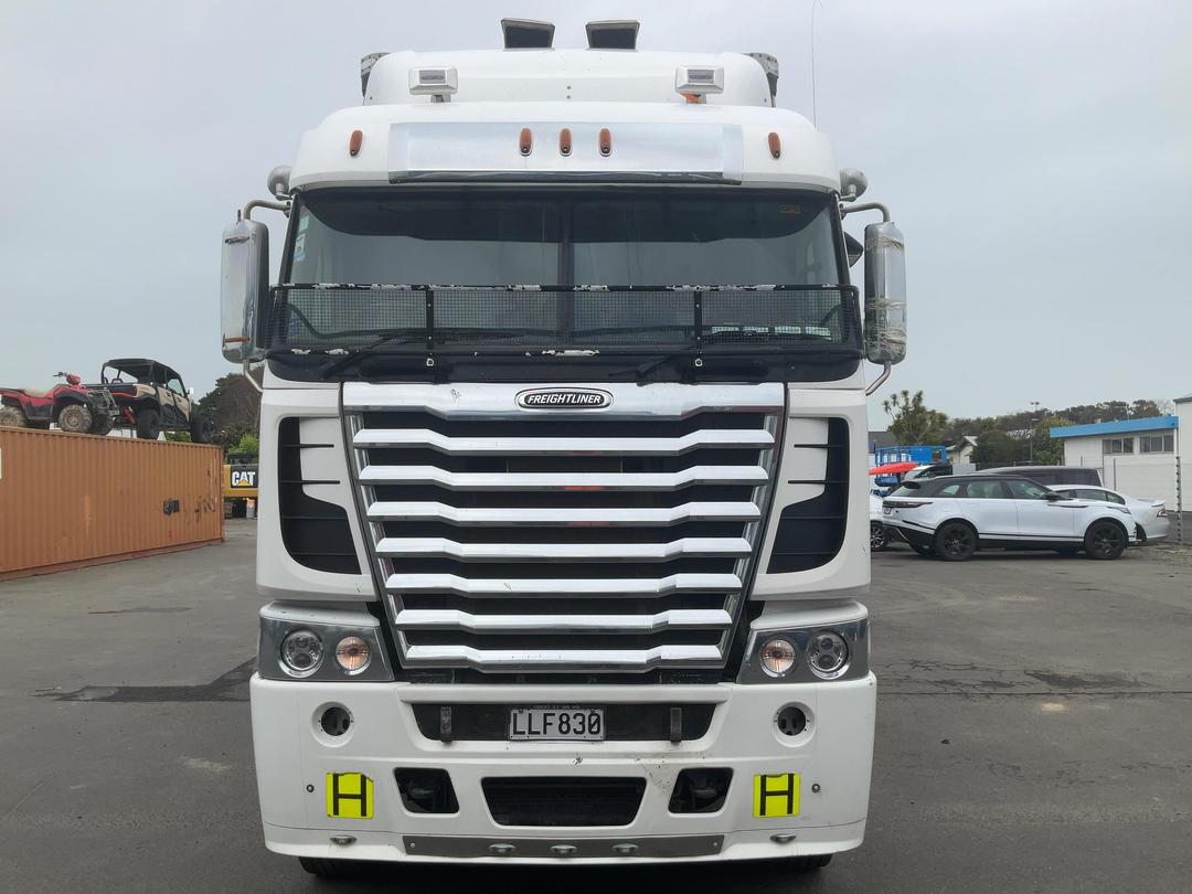 Photo '10' of Freightliner FRL Argosy 8X4 Curtainsider