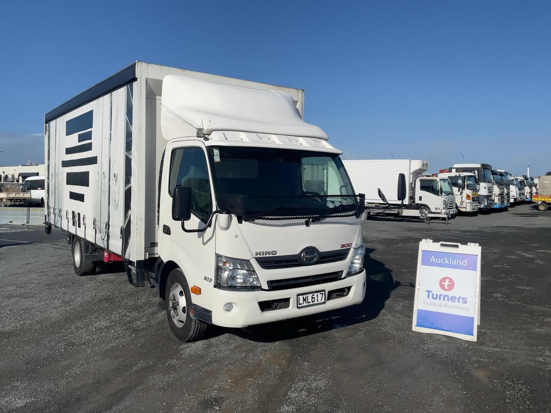 Photo '1' of Hino 300 XZU730R Curtainsider