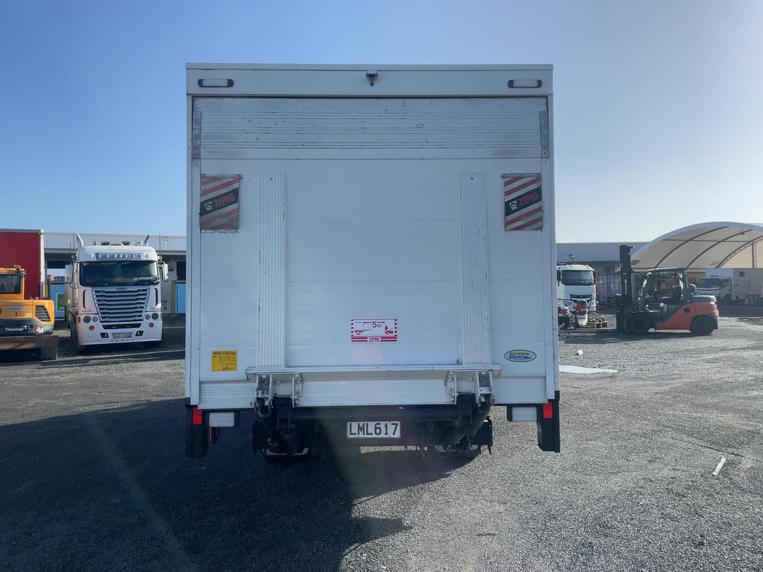 Photo '5' of Hino 300 XZU730R Curtainsider