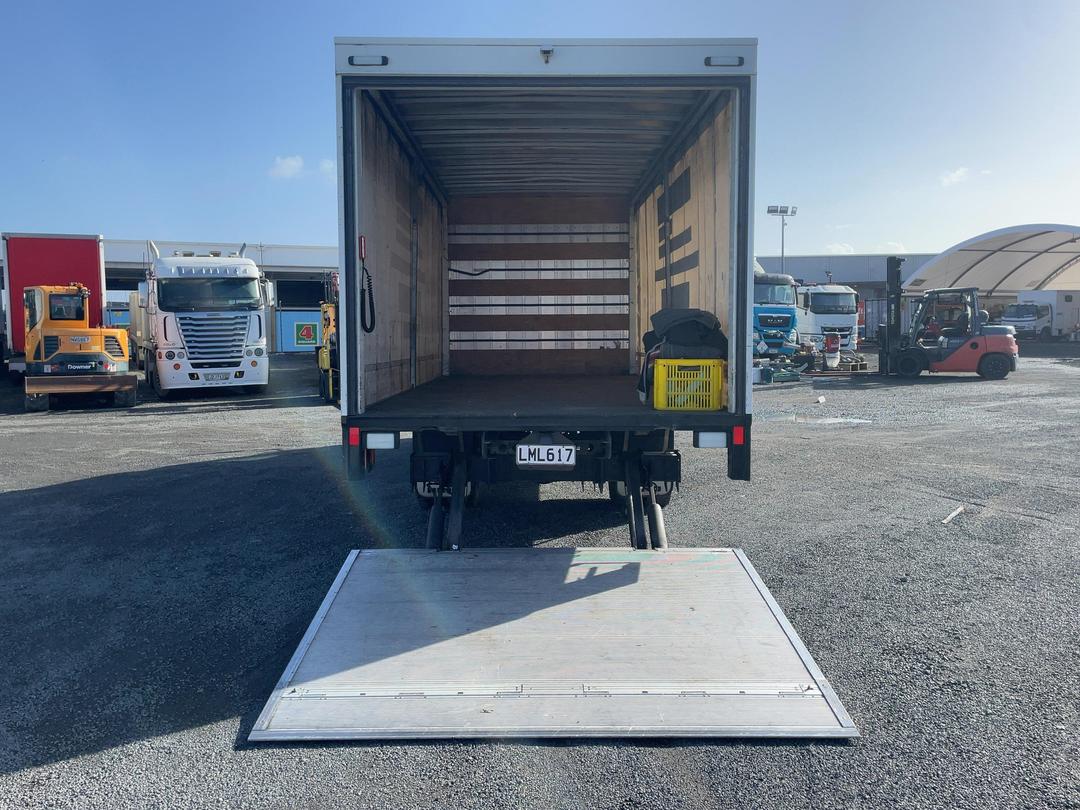 Photo '19' of Hino 300 XZU730R Curtainsider