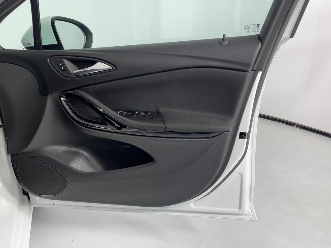 Photo '15' of Holden Astra