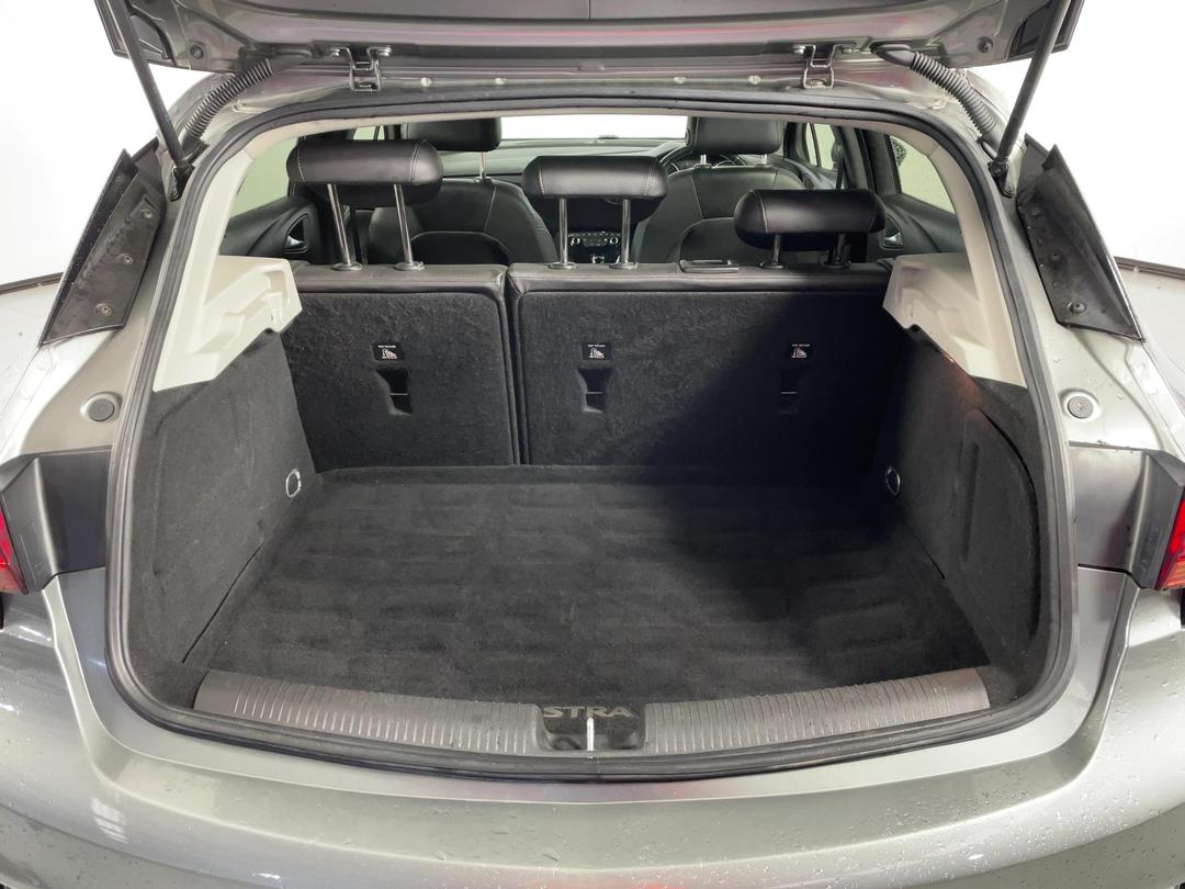 Photo '14' of Holden Astra