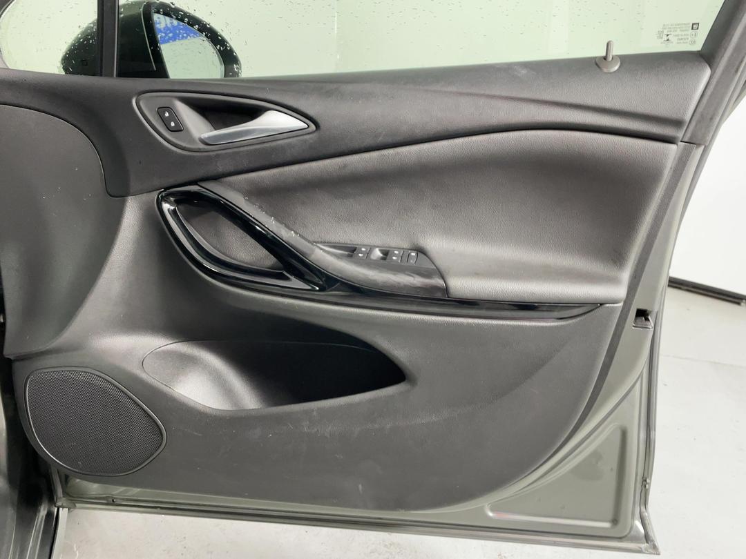 Photo '15' of Holden Astra